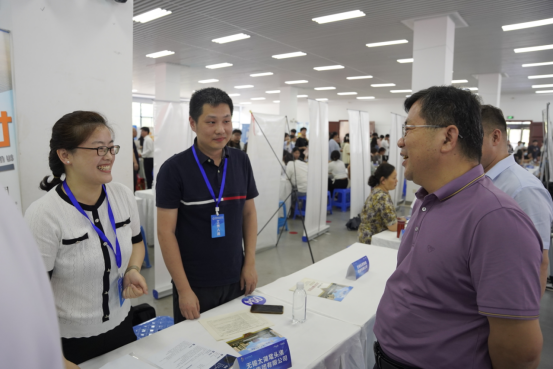 职业教育活动周|学校组织学生参加2025年无锡市职业院校毕业生专场招聘会?