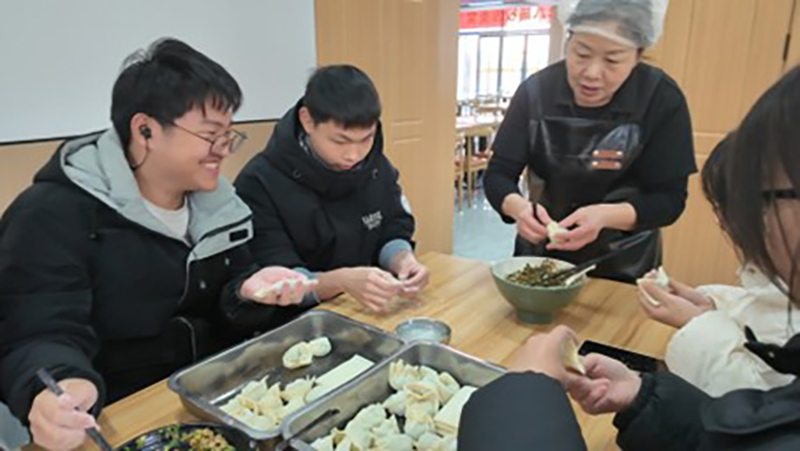 饺香暖校园 团圆迎新年