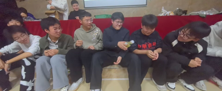 青春绽放，喜迎新年          ——251211班迎新联欢会