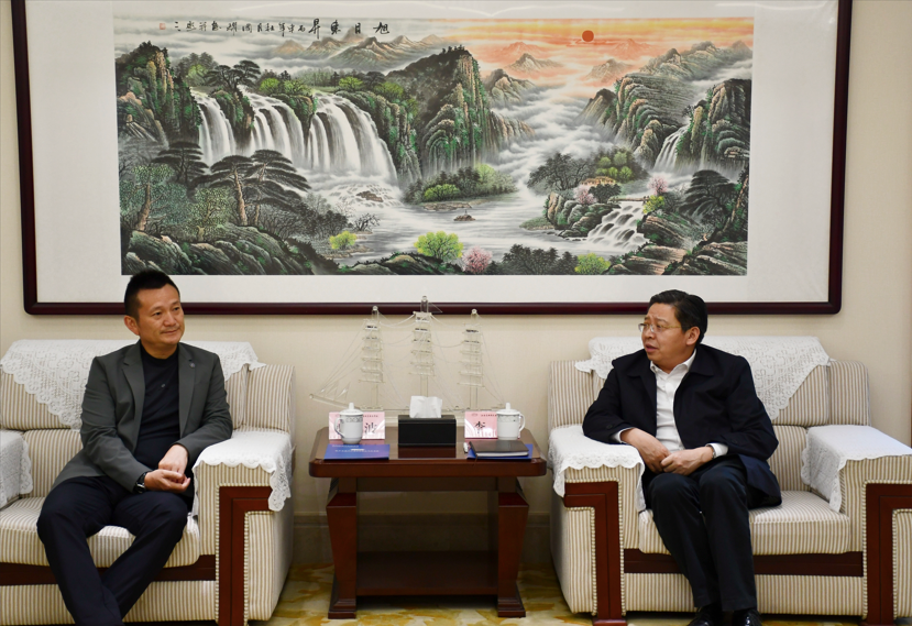 中国南山无锡车联网小镇领导一行来校调研交流