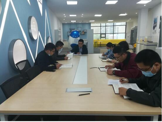 吃苦耐劳、勇往直前、努力奉献