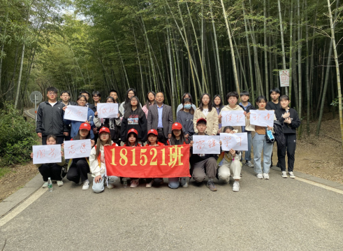 积极弘扬雷锋精神 助力景区文明建设