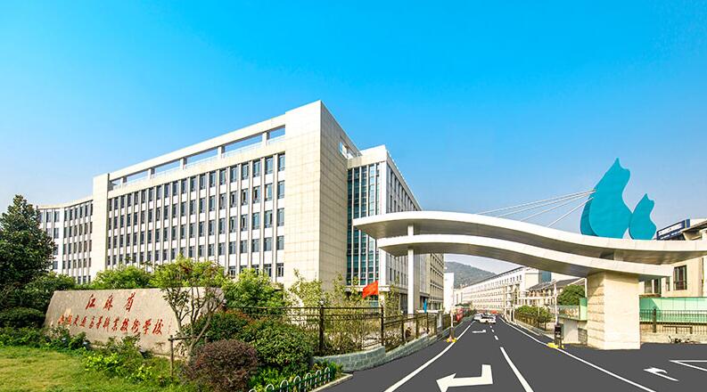 我校青年志愿者为学校2021届毕业生双选会增色添彩