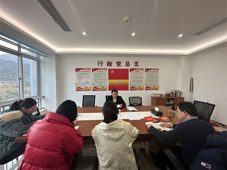 学生工作处党支部集中学习《党的二十大报告学习辅导百问》和《二十大党章修正案学习问答》