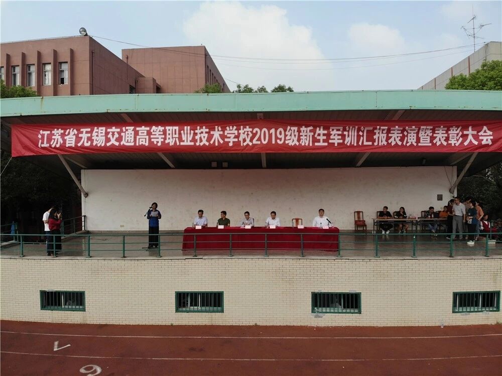 军训会操展风采 青春激扬启新篇